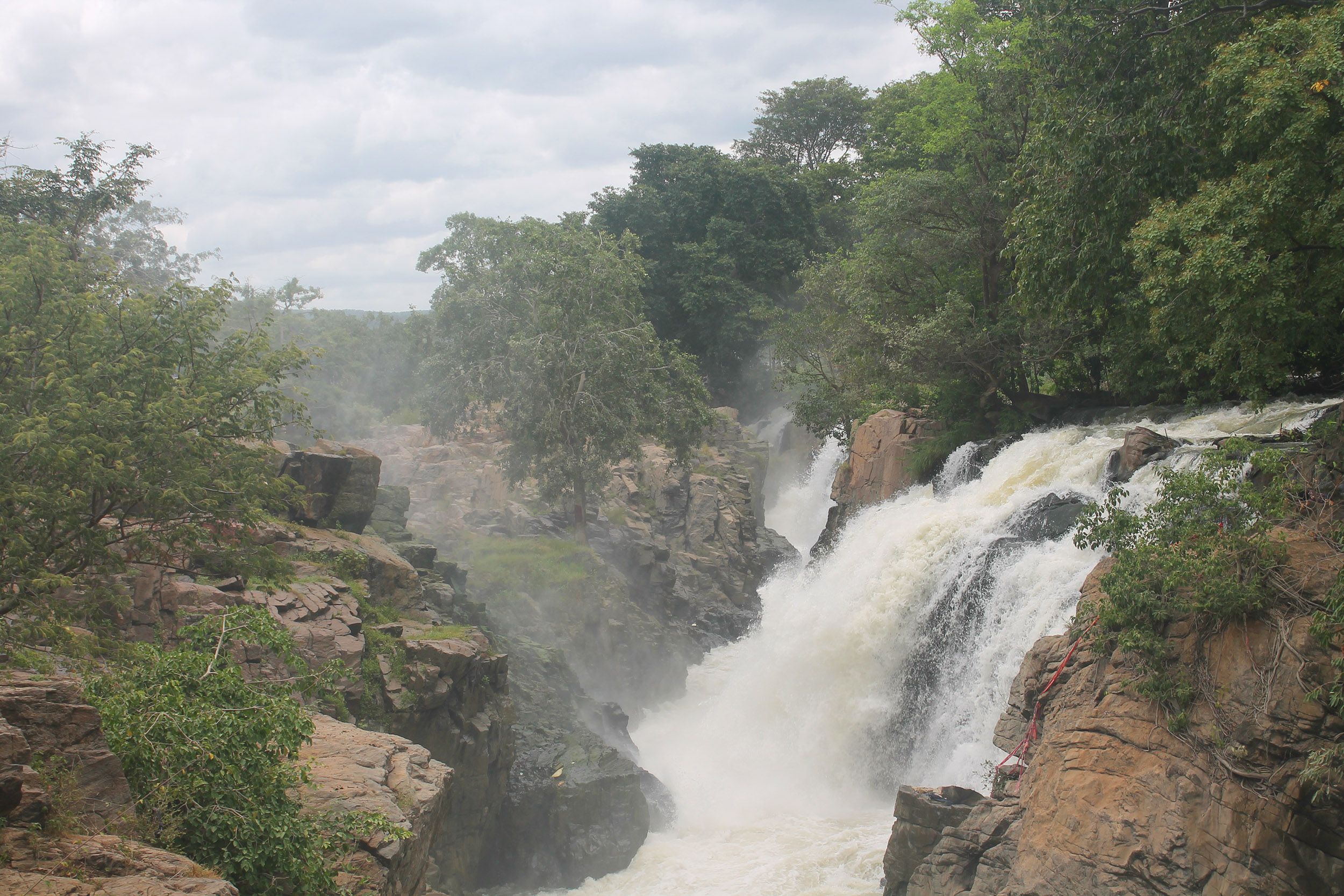 Hogenakkal falls Karnataka