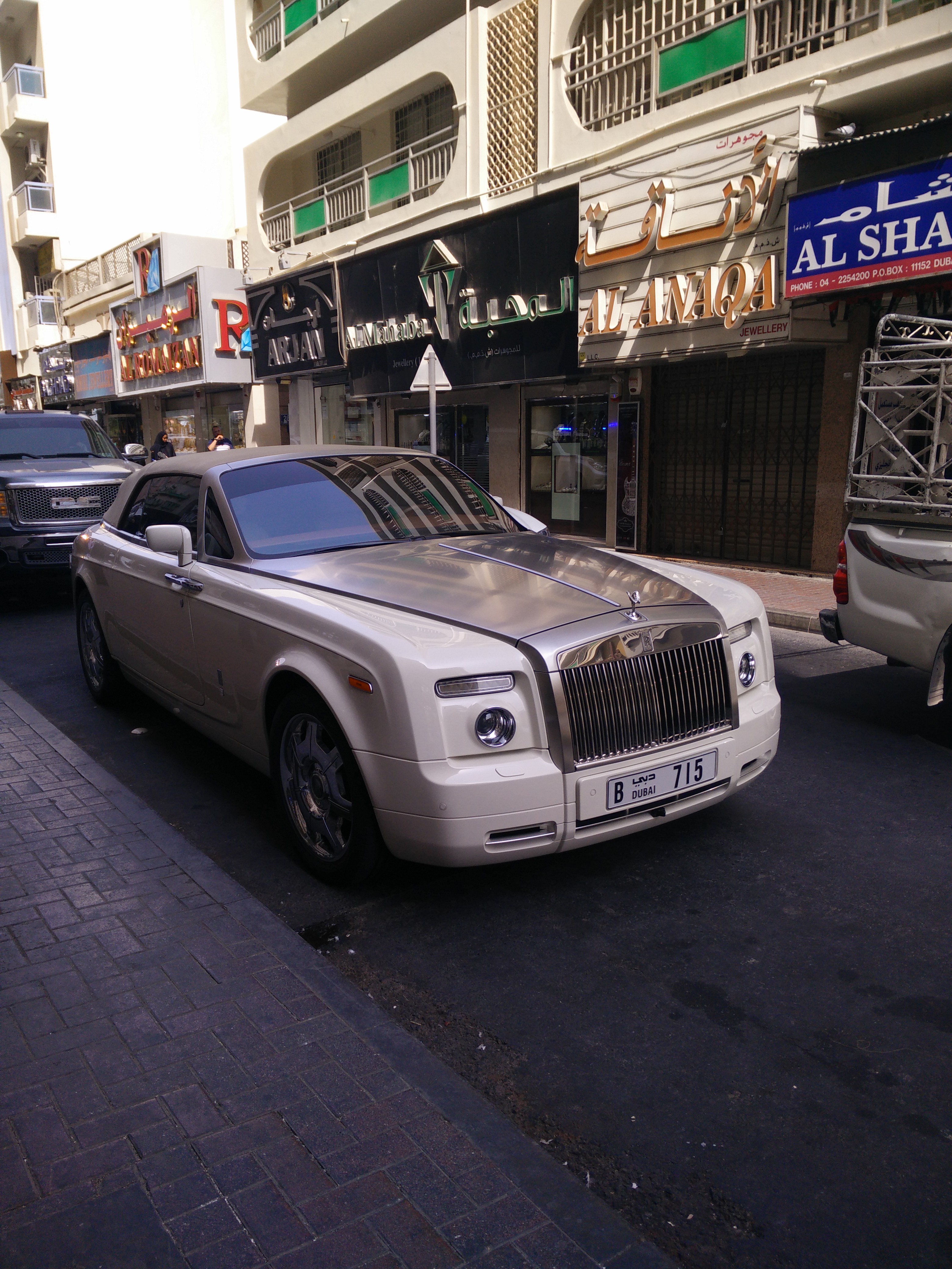 you can also spot luxury cars in dubai easily