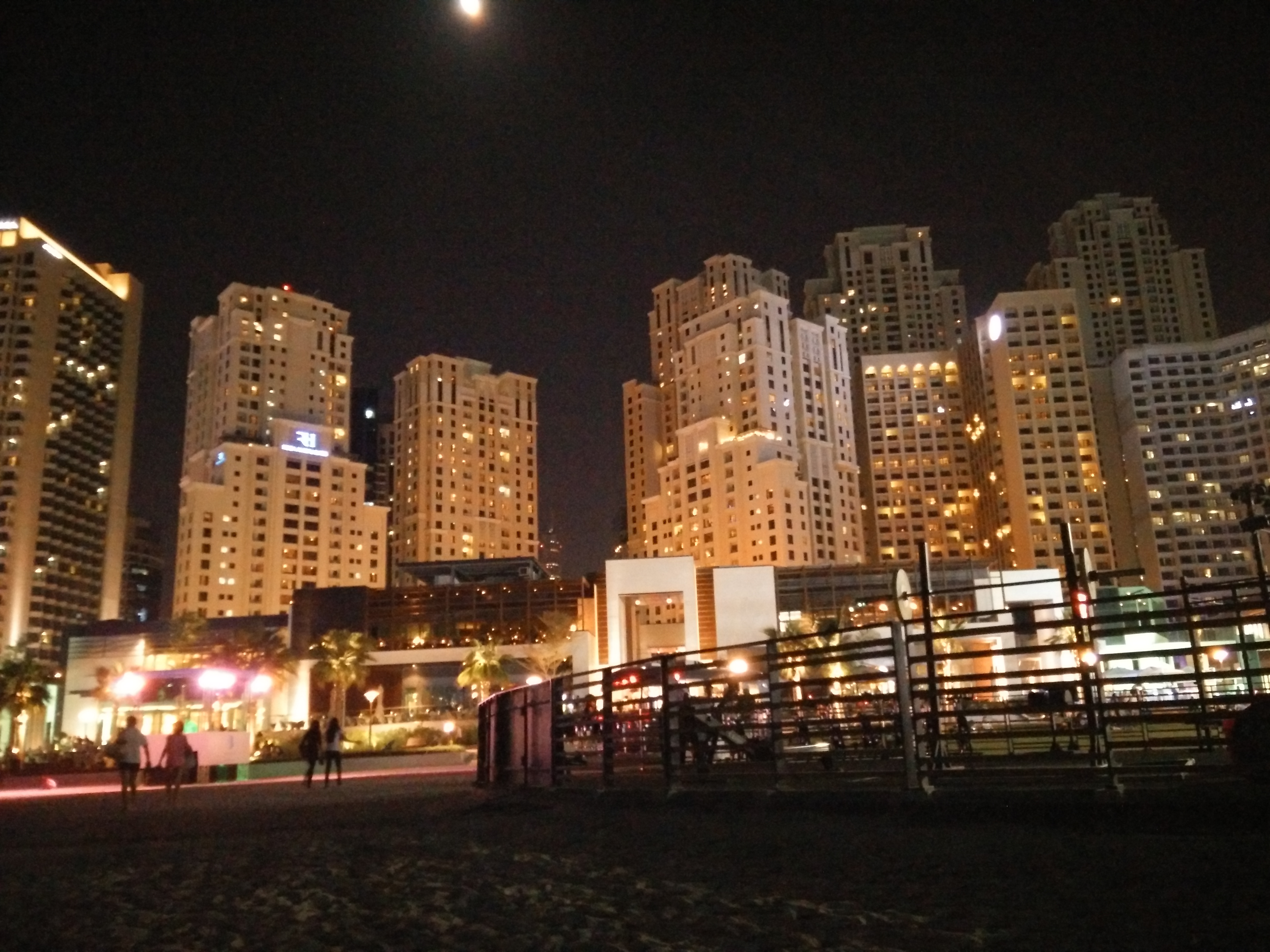 the marina area in dubai