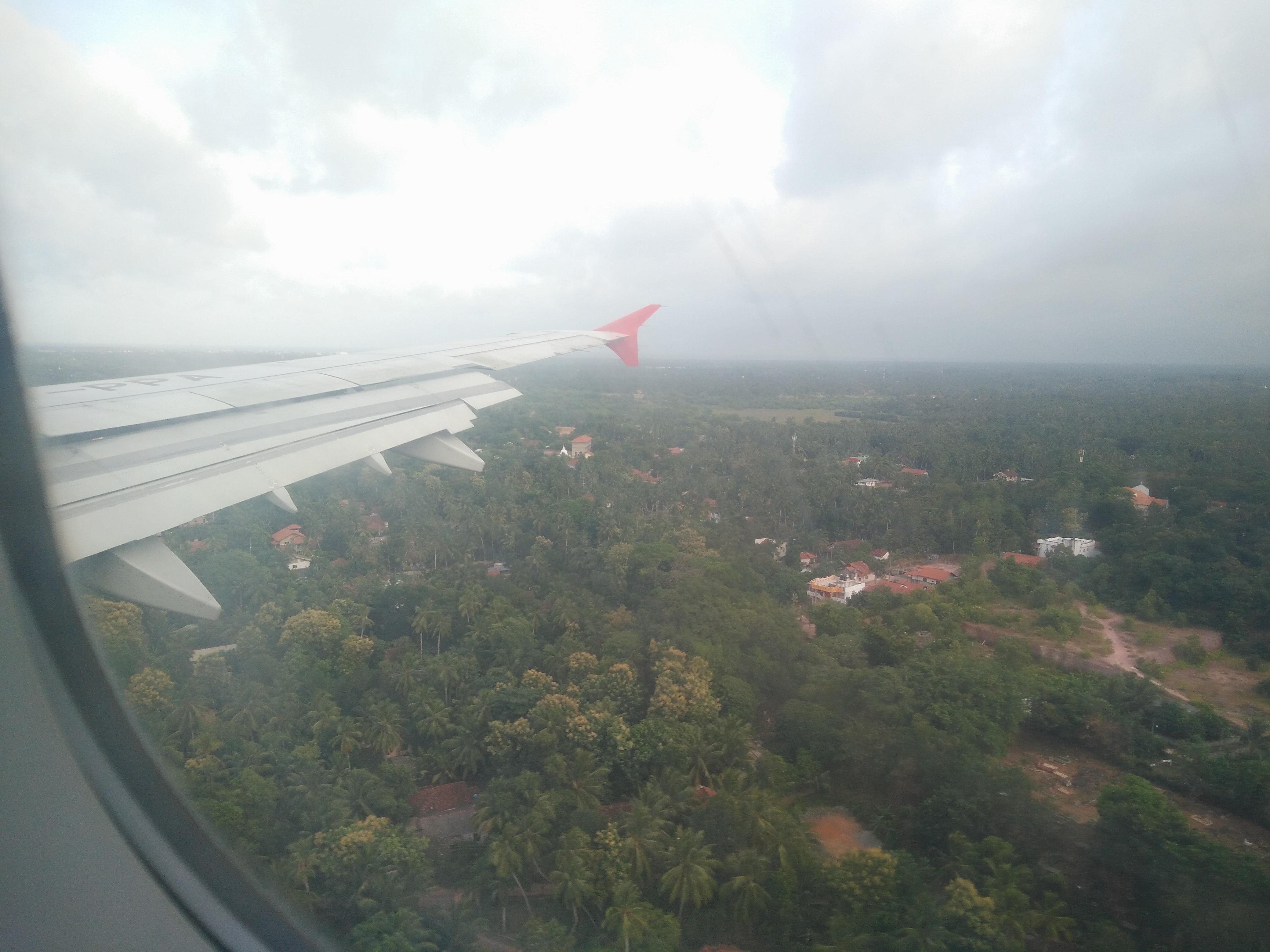 spicejet plane landing in colombo sri lanka