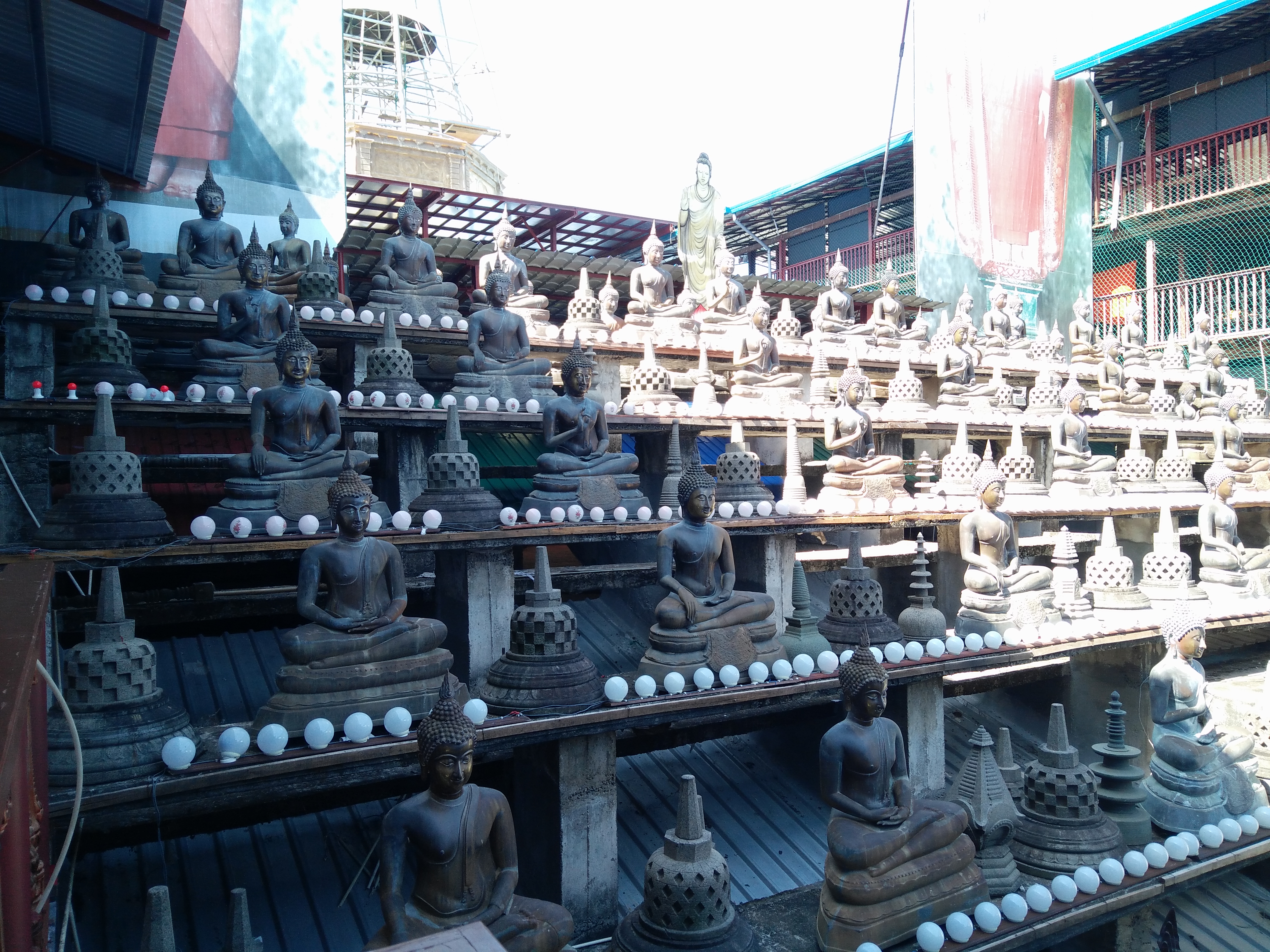 inside the temple in colombo sri lanka