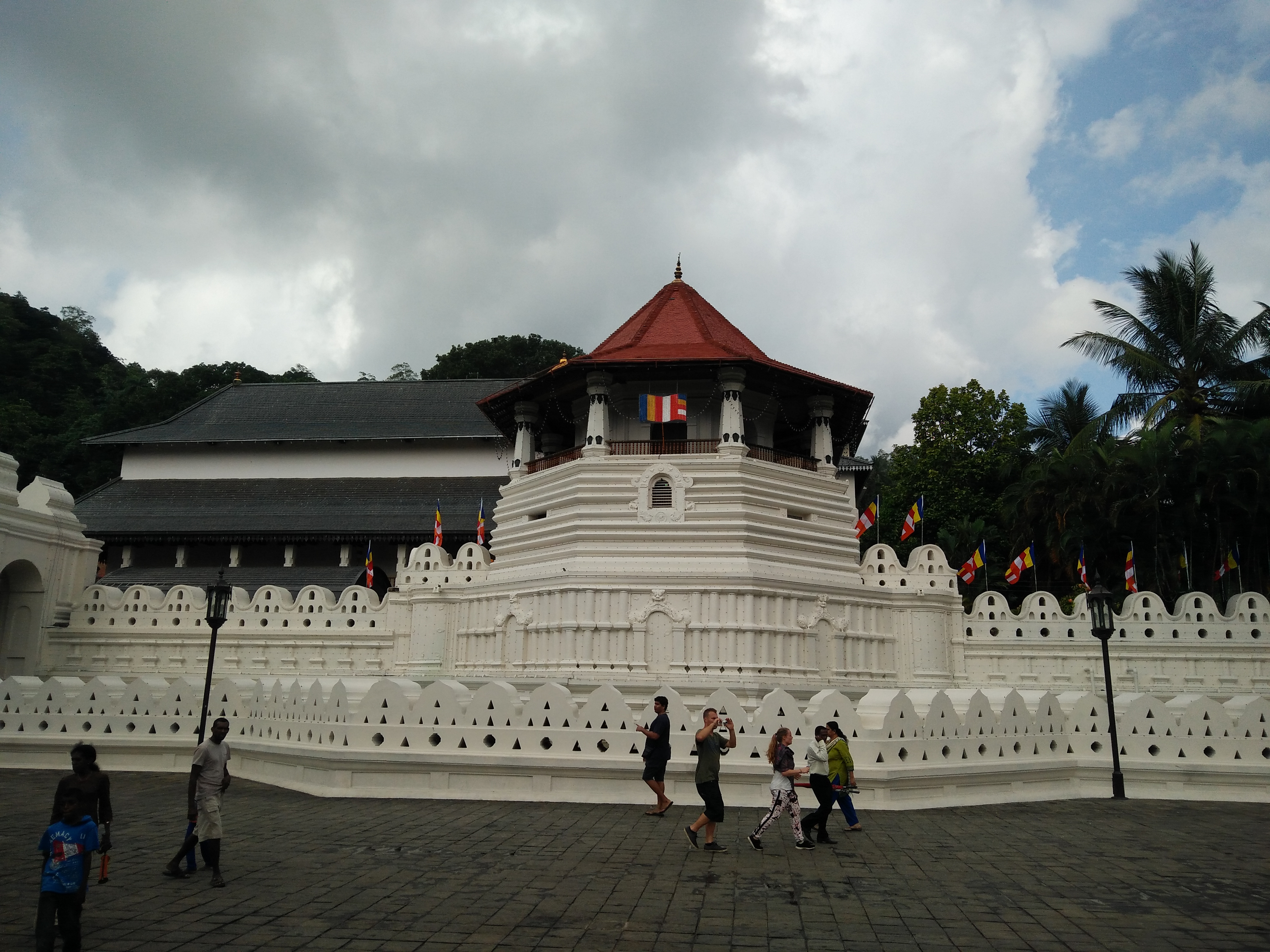temple of the tooth relic in kandy