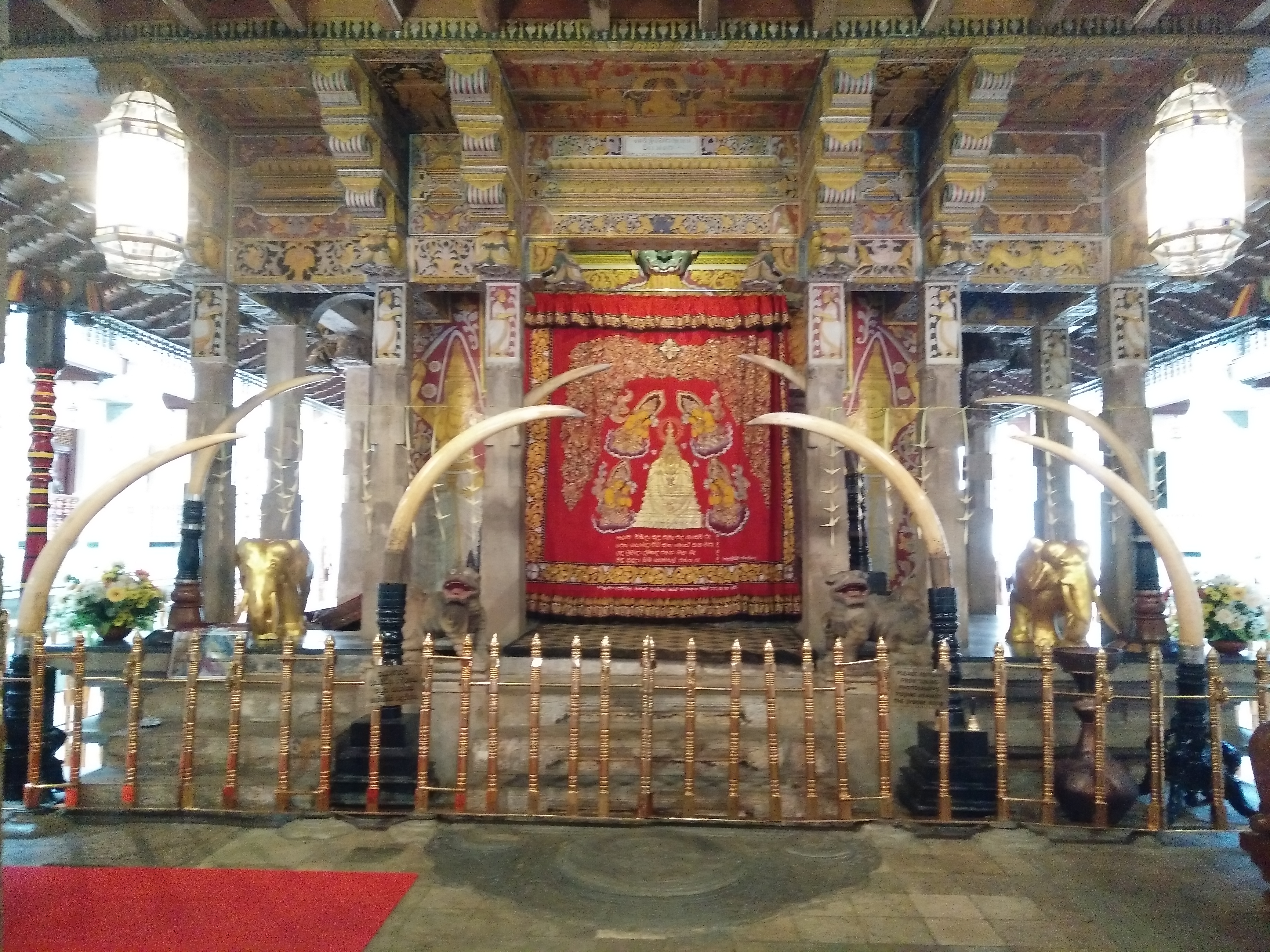temple of tooth relic sri lanka kandy