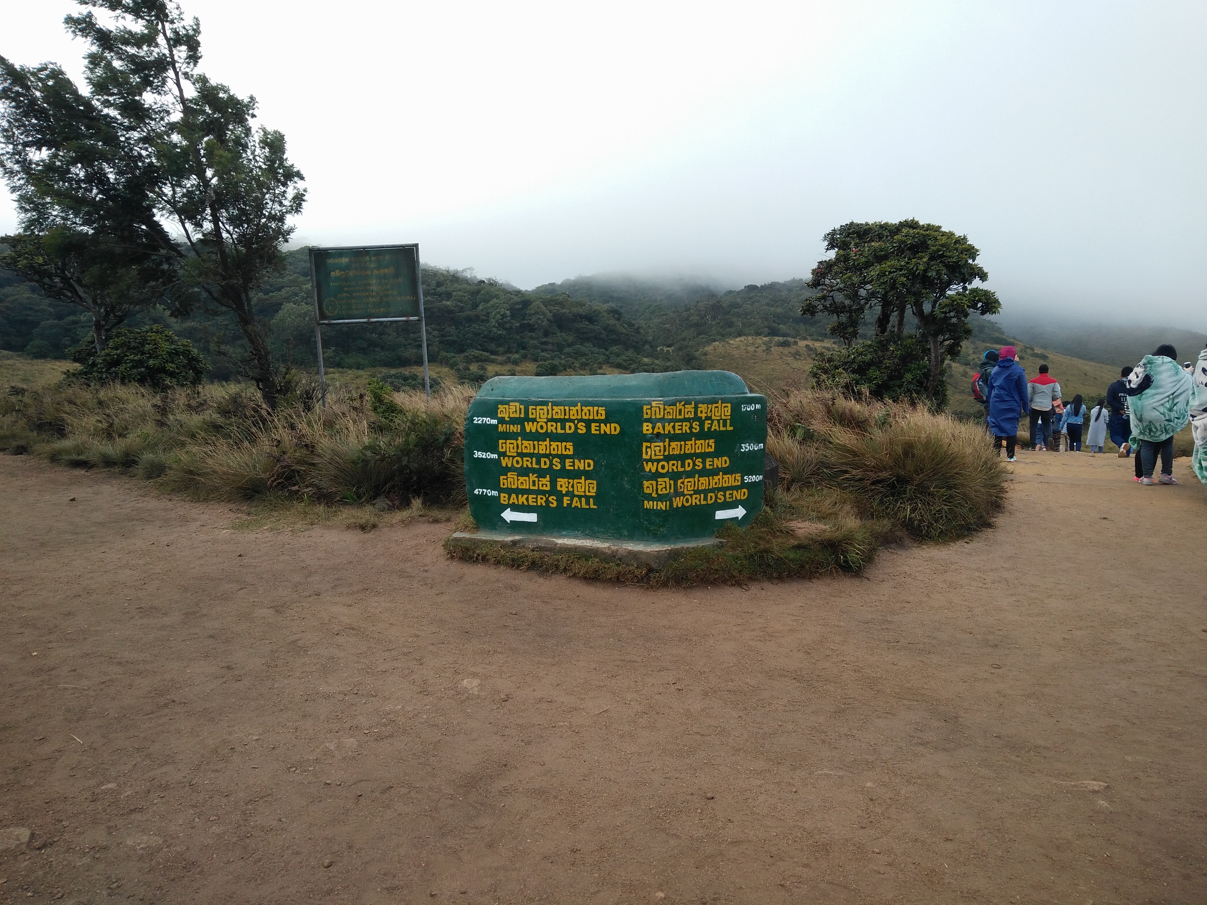 the different pathways in horton plains sri lanka