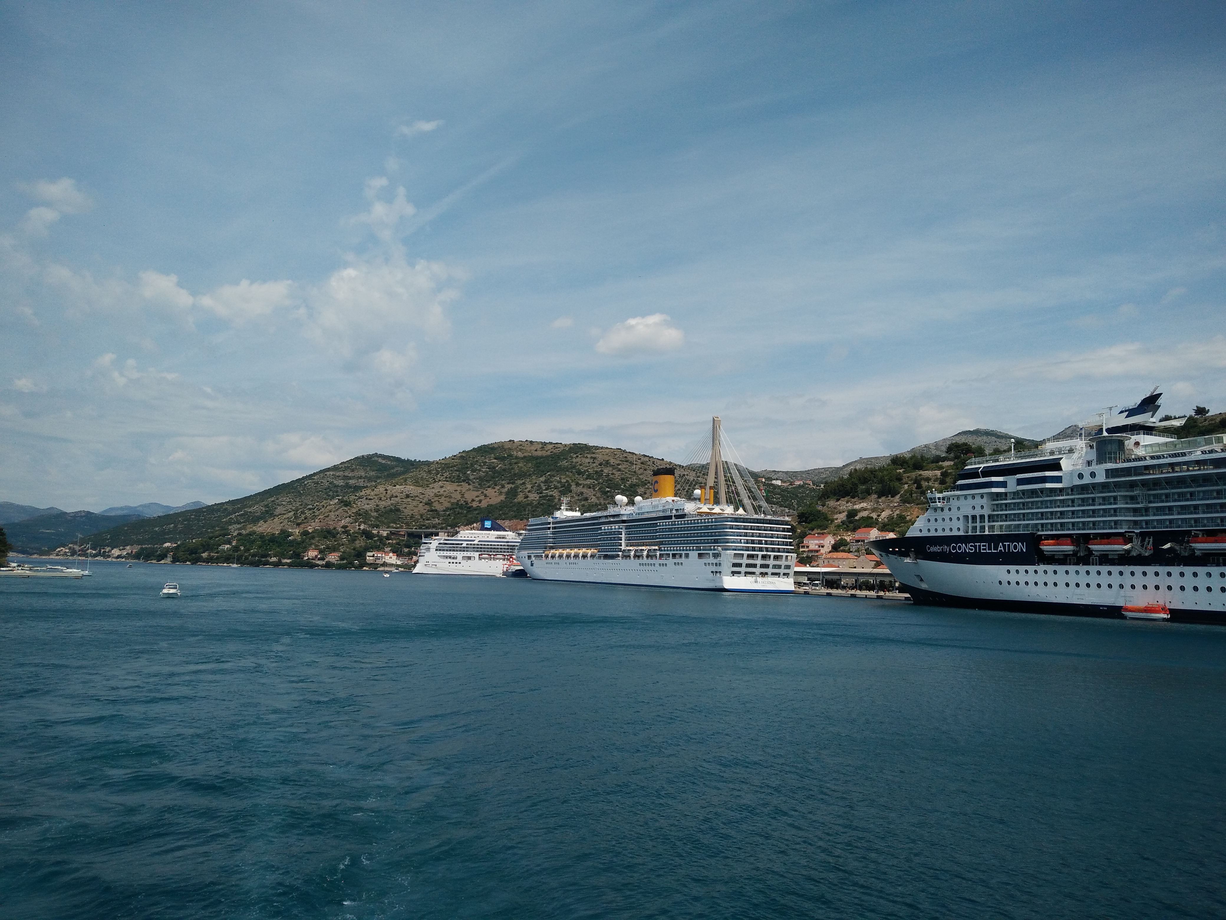 Cruise ships - a sight to be feared! (Crowd alert)