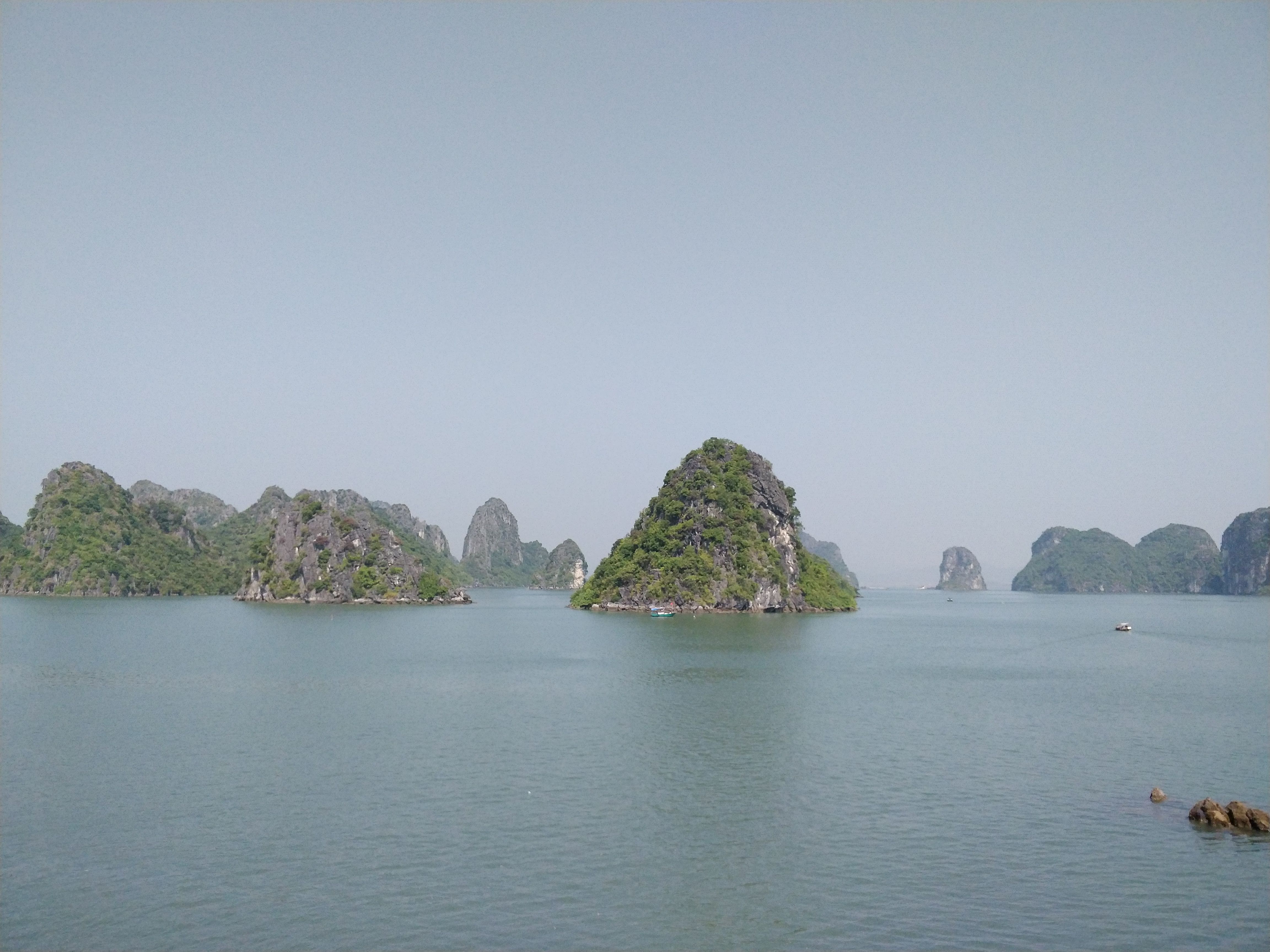 Saying goodbye to the beautiful scenery ha long bay