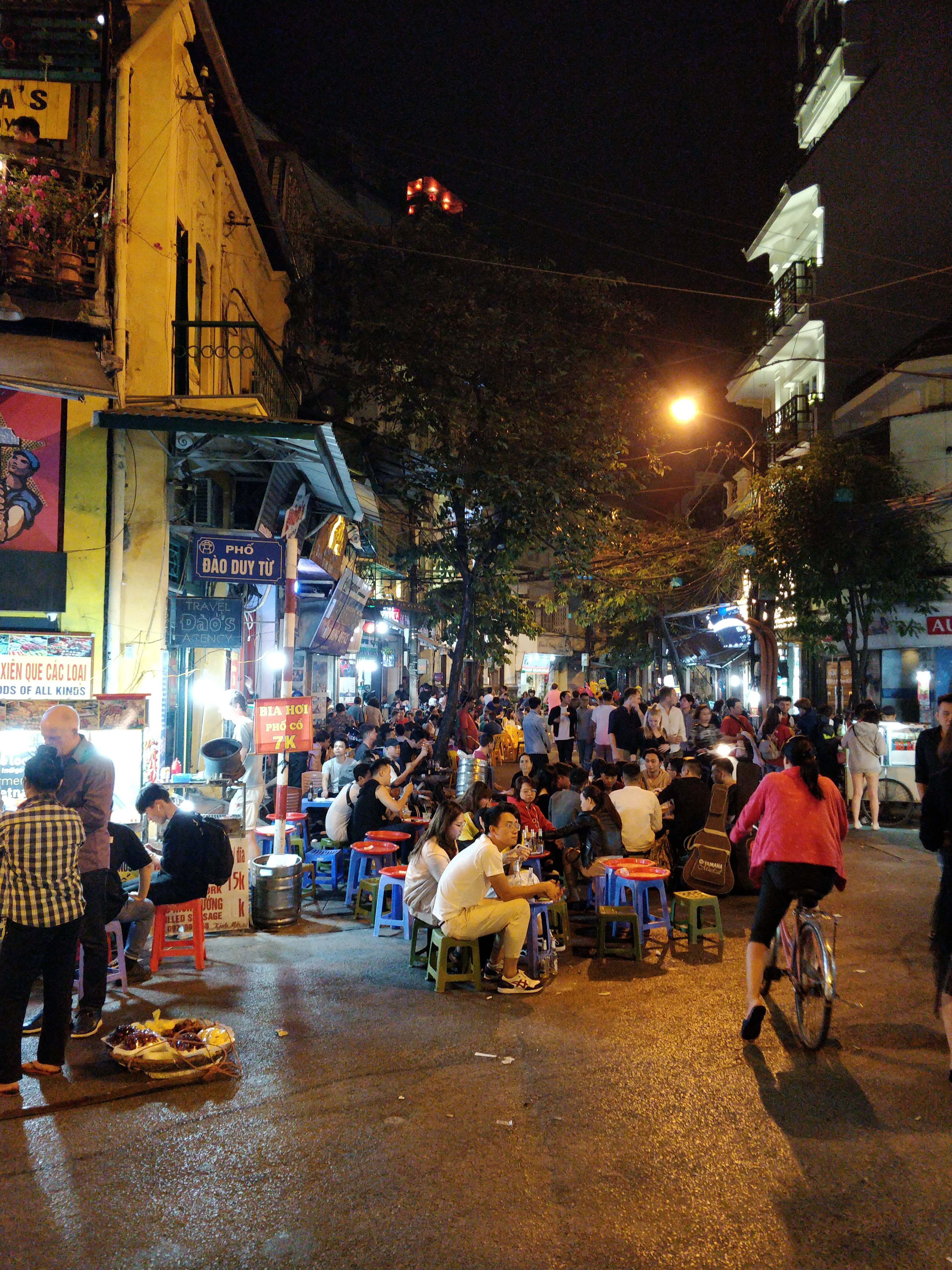 Restaurant too tiny? No Problem, we'll sit on the road!