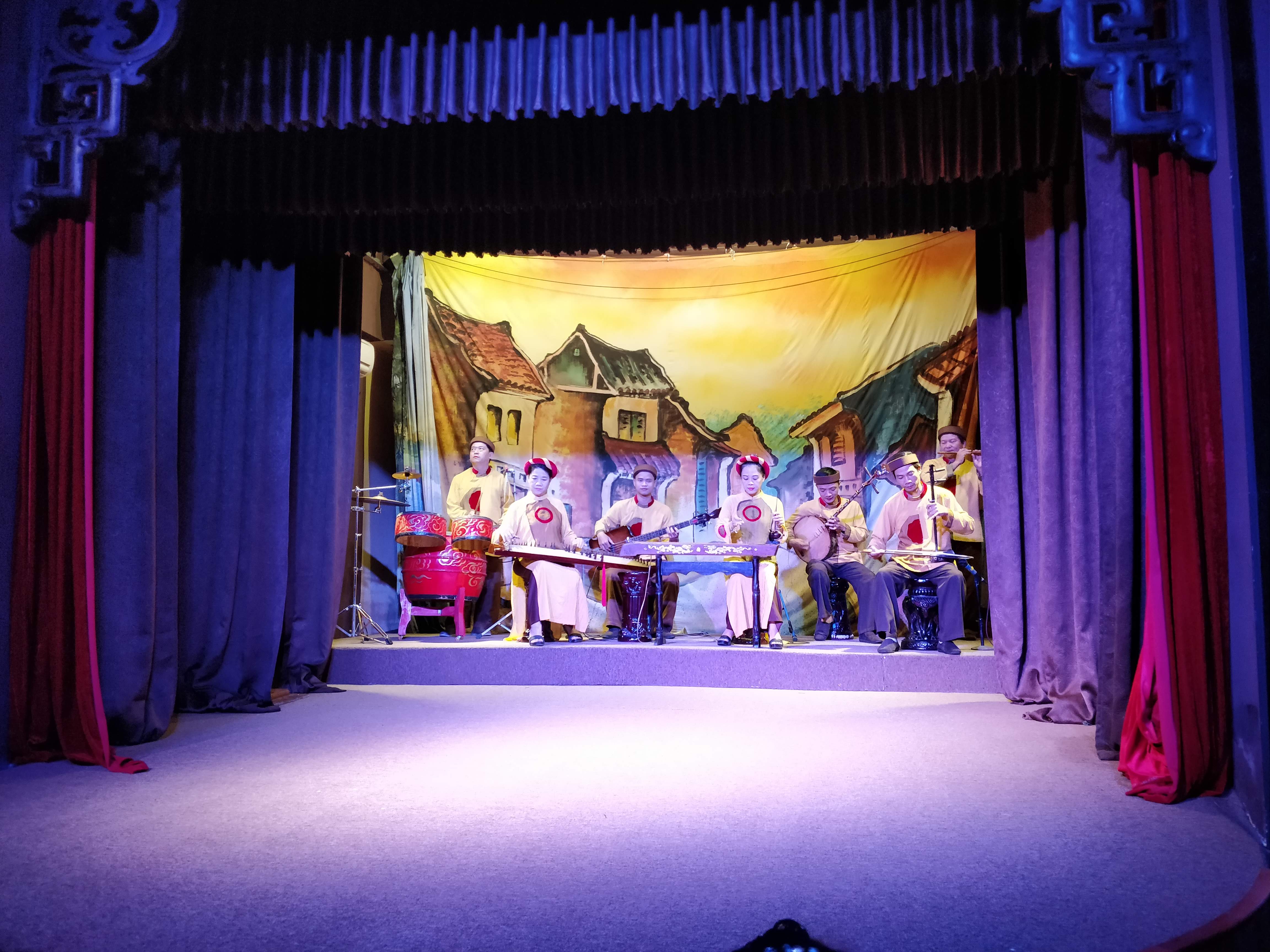 Traditional performance in Hoi An