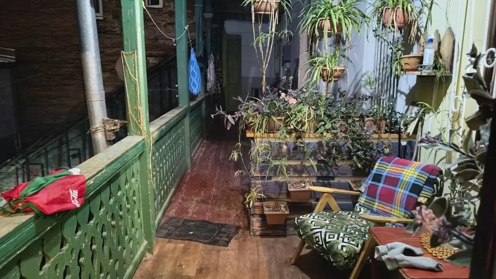 Our home for the next 3 days. Let's see what it really looks like in the morning - arrival in georgia