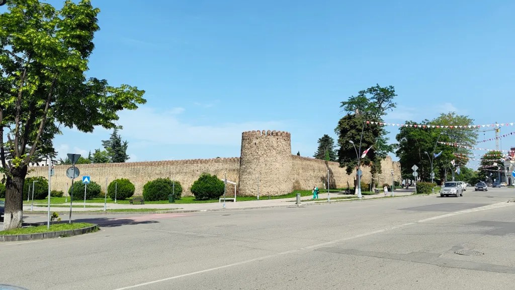 Batonis Tsikhe in Telavi - a fortress in the middle of the town