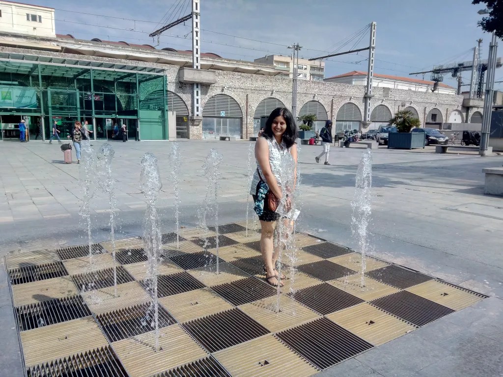 Enjoying the fountains in Nimes
