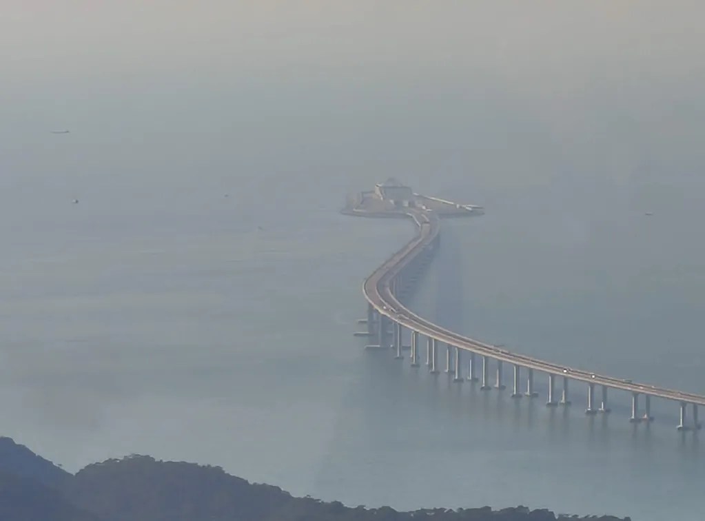 Hong Kong Macau bridge going under the sea