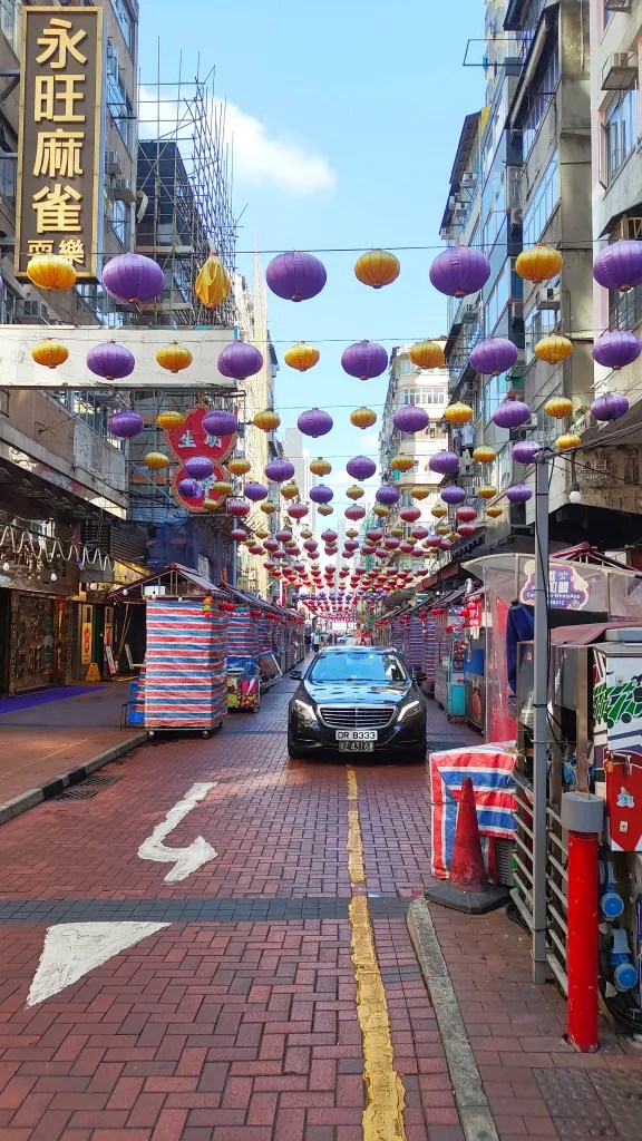 temple street night market in hong kong