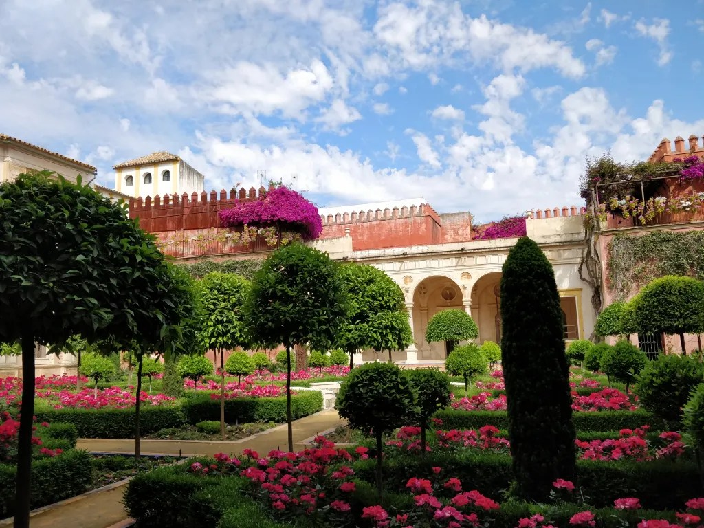 Exploring the beautiful gardens of Casa de Pilatos