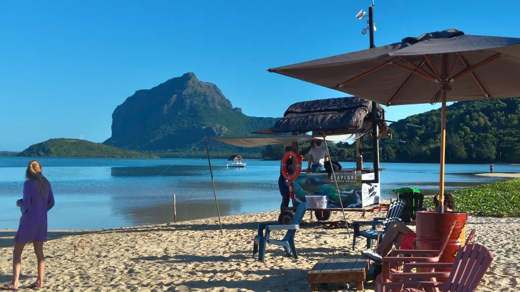 The registration counter for the seaplane