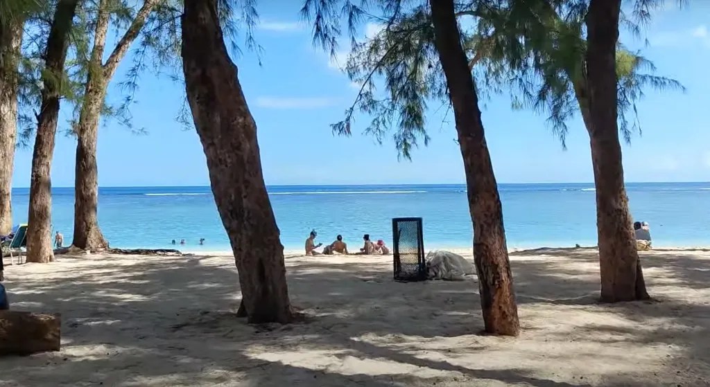 The super chill Flic en Flac beach